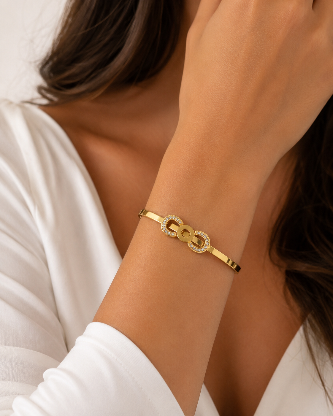Interlocking Crystal Circle Bangle – Gold
